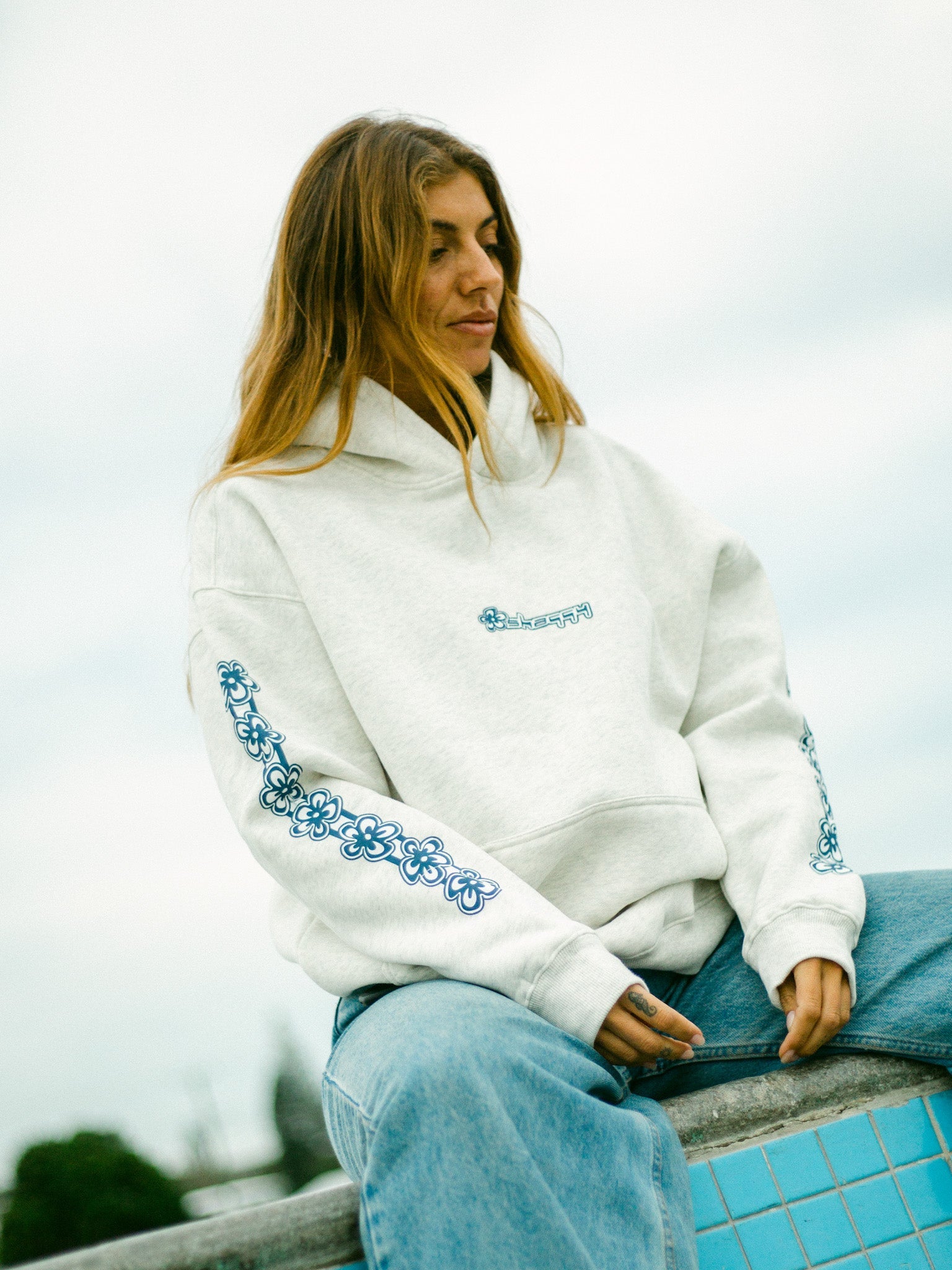 pois shaggy hoodieCOAT ホワイト Jacquard Foliage Hoodie | GUESS