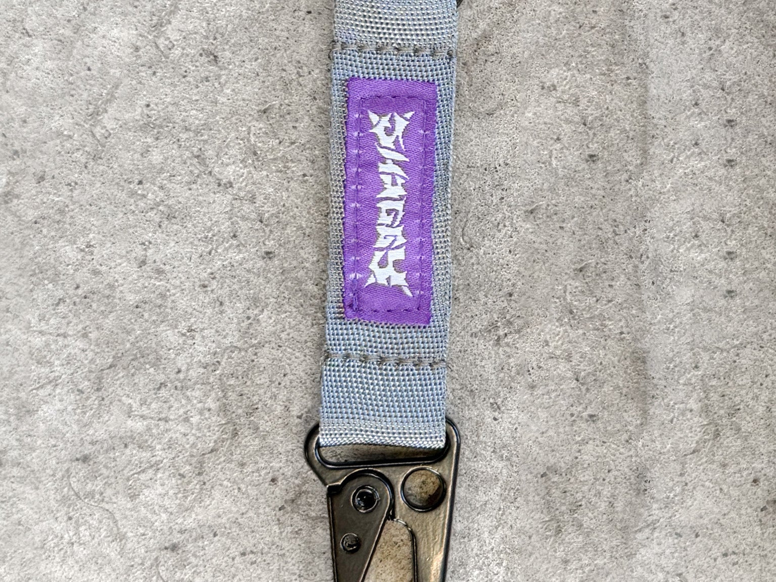 CARABINER - Shaggy
