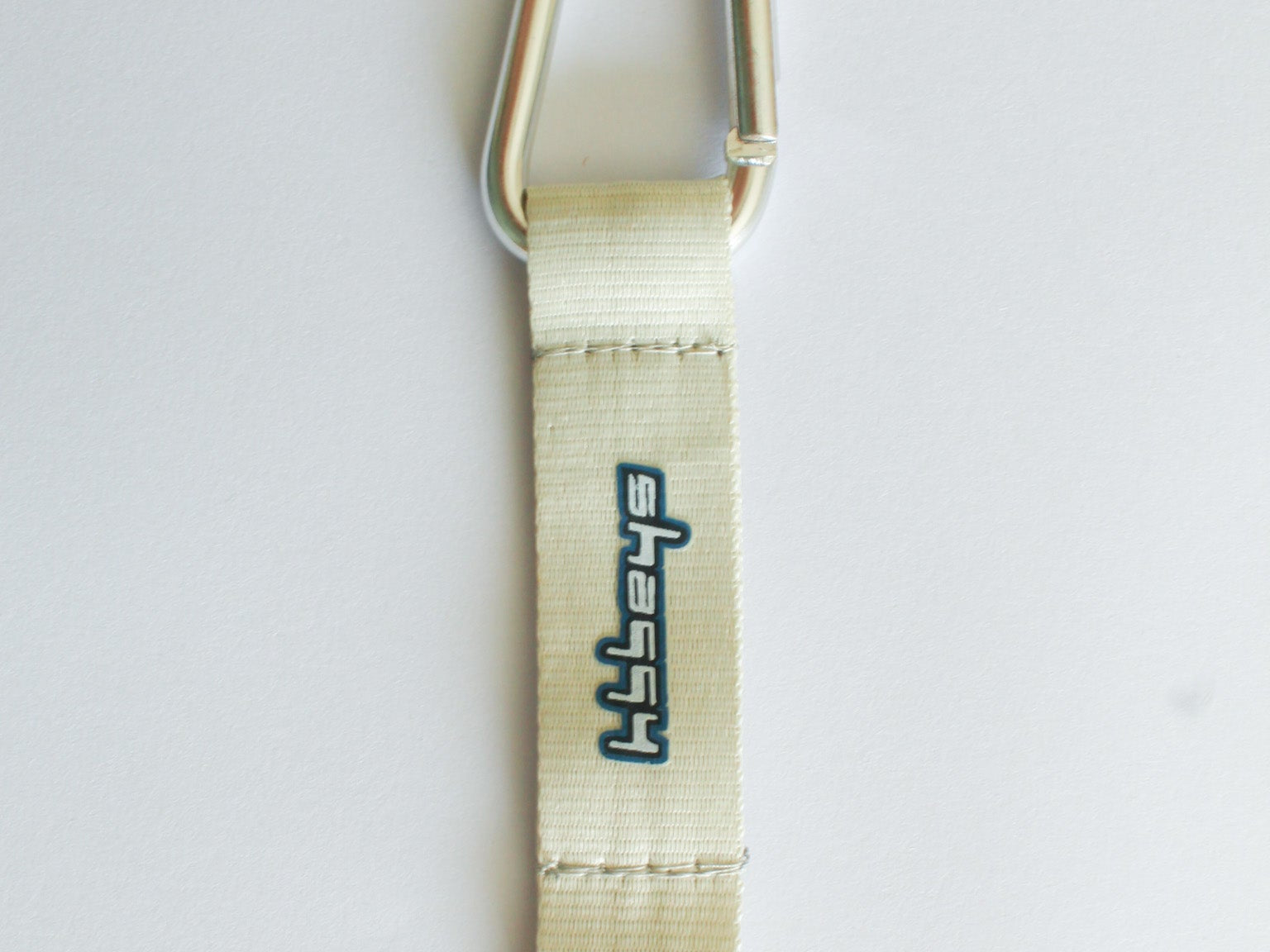 CREAM CARABINER - Shaggy